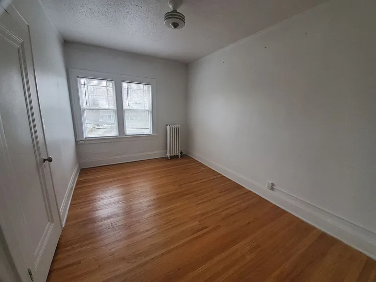 180 Lexington Parkway So. - Edgecumbe Court — Photo 7