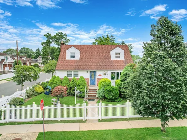 121 Horton Avenue, Valley Stream, NY 11581