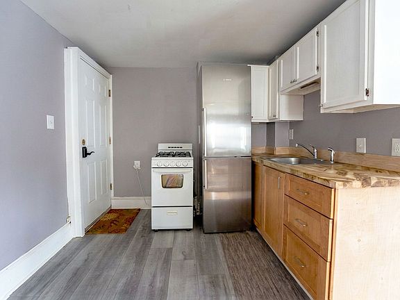 2nd image of 52 Carleton St #2
