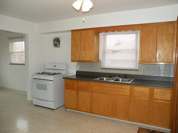 4th image of 1551 North Ave