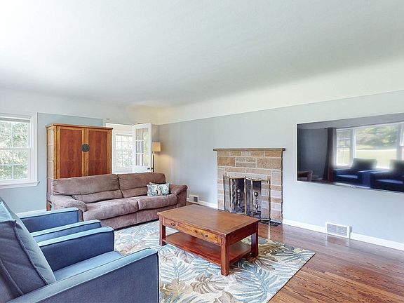 2nd image of 28449 Pike Dr