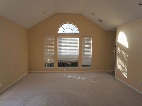 4th image of 10 Northpark Dr