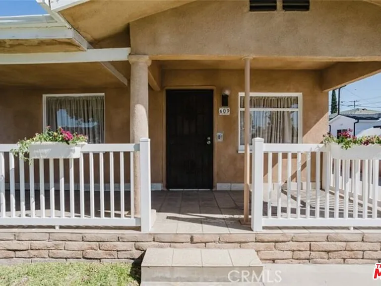 609 Alexander St — Photo 23