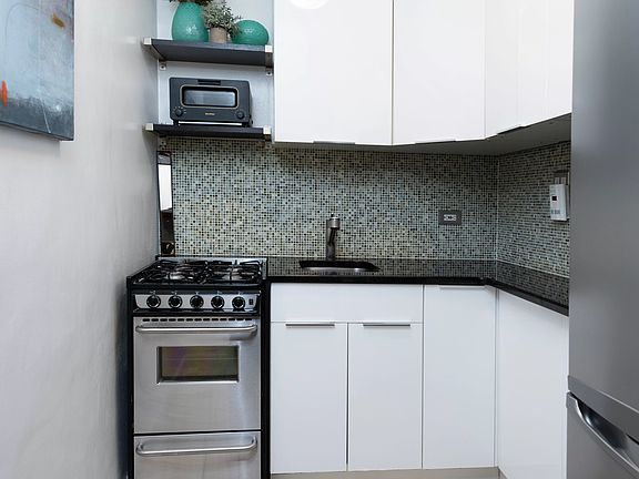 4th image of 60 9th St APT 421