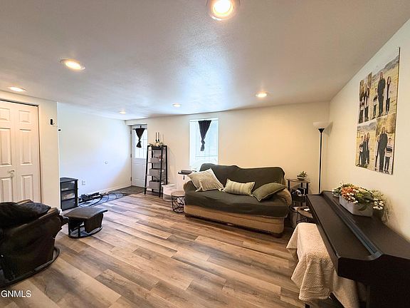 2nd image of 516 University Ave