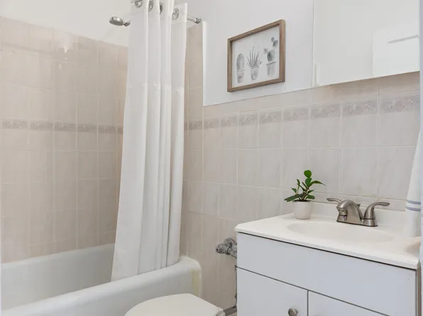 240 East 24th Street image 5 of 7