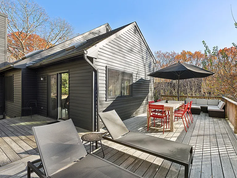 65 Walker Ave — Photo 3
