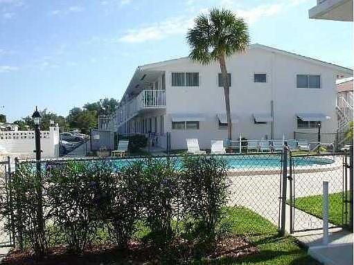 4th image of 2100 NE 51st Ct APT 103
