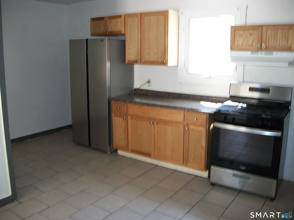 Building Photo - 27 Lilac St #2