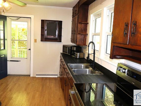 4th image of 239 Trot Valley Rd