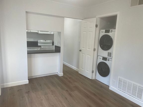 4th image of 1936 Desert Cir APT 6