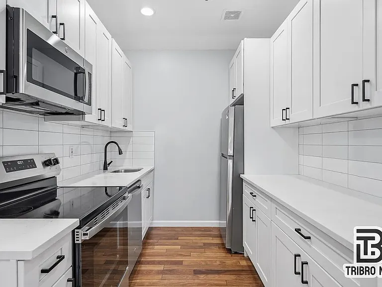 312 Willis Ave #2R — Photo 1