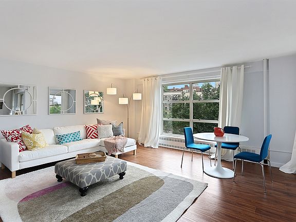 3rd image of 100 La Salle St APT 6A