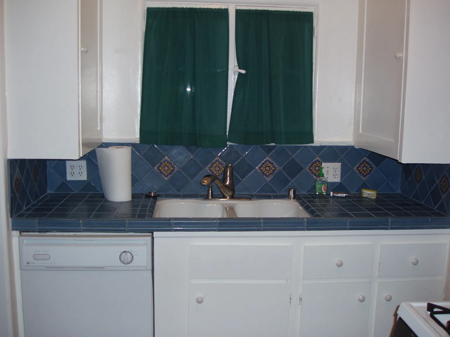 3 bed, 850 sqft, $1,360 — Photo 2
