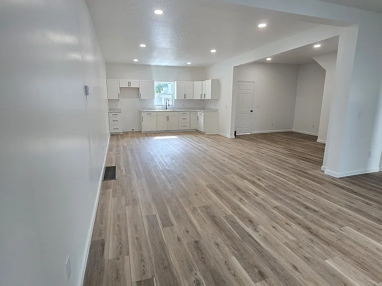 817 E Bowman St #2 — Photo 5