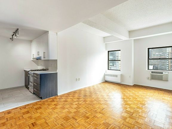 3rd image of 360 W 34th St APT 3P