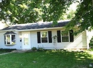 1013 University St, Dixon, IL 61021