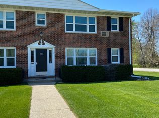 234 Evergreen Pkwy APT 4, Crystal Lake, IL 60014