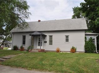 218 N High St, Stanberry, MO 64489