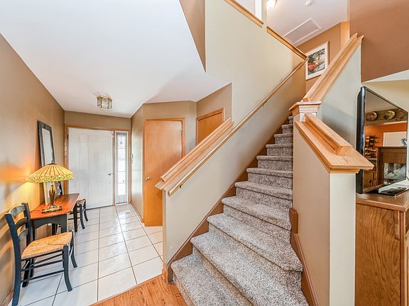 2nd image of 1386 E Baronet Ln