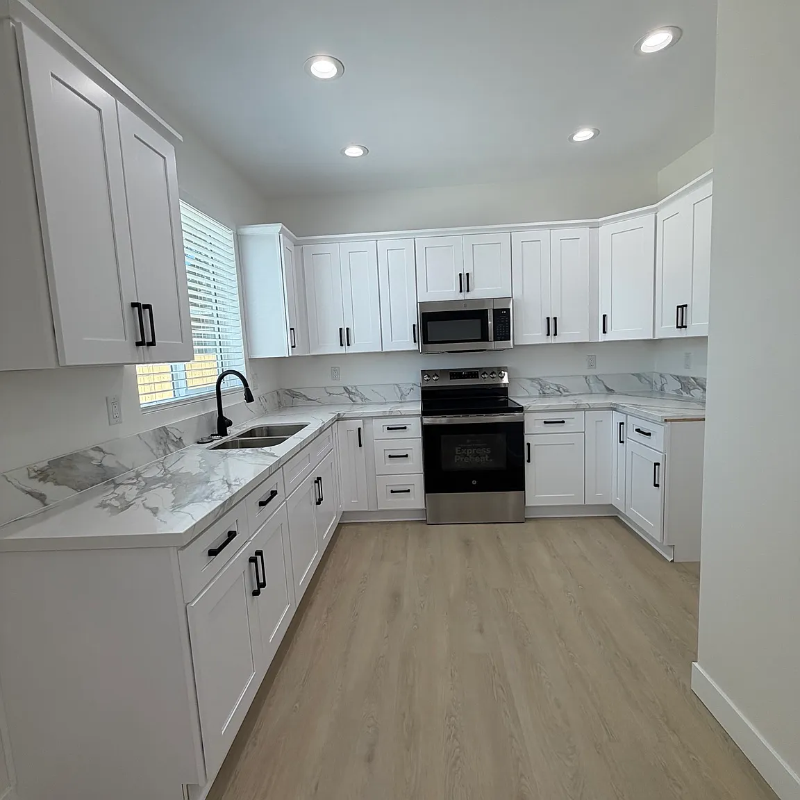 2 bed, 759 sqft, $2,650 — Photo 4