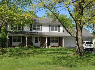 202 Heather Ln, Farmington, NY 14425