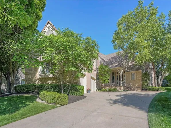 11352 El Monte Ct, Leawood, KS 66211