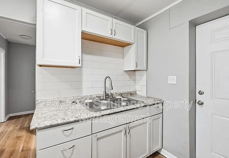 361 S Harris Ave #A — Photo 9