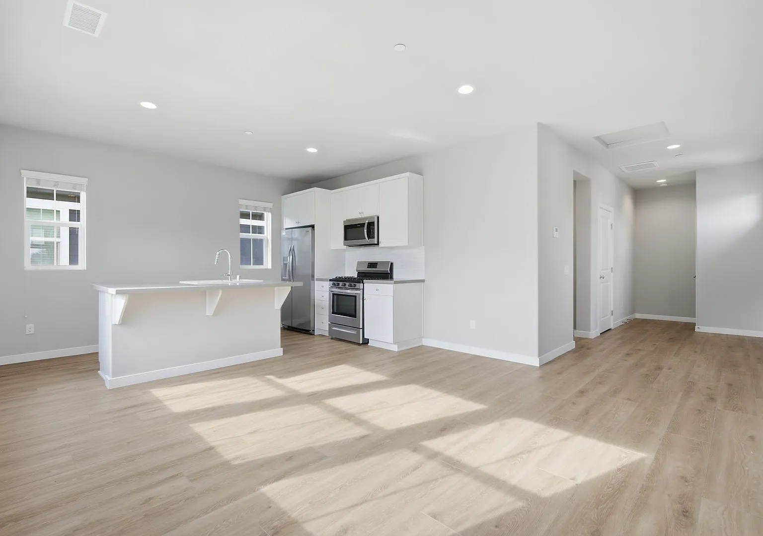 Magnolia Lane — Photo 2