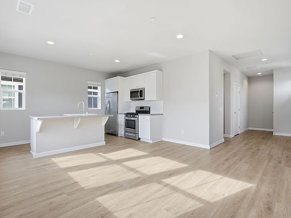 2nd image of 700 Doris Ave