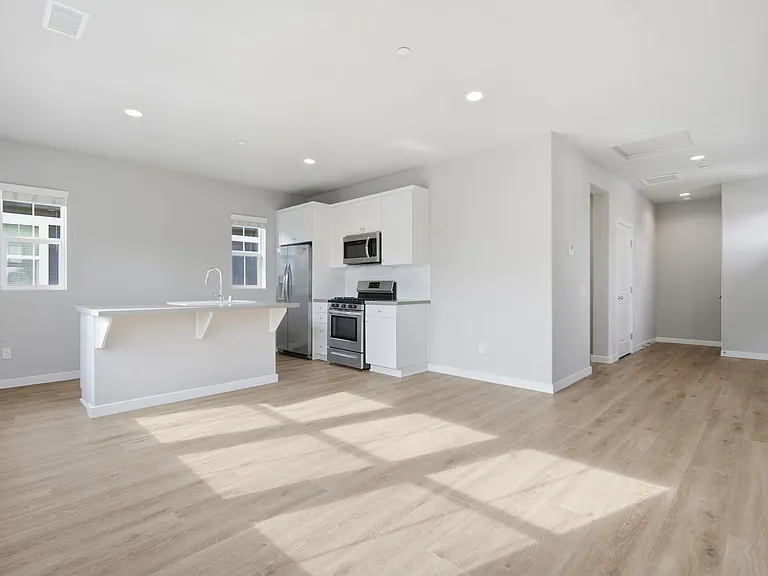 Magnolia Lane — Photo 3