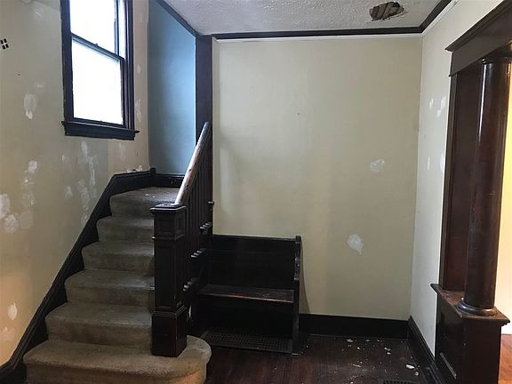 4th image of 225 N Hinkley Ave