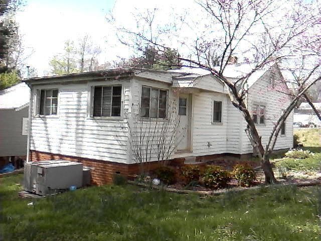 2nd image of 1215 Winslow Ave