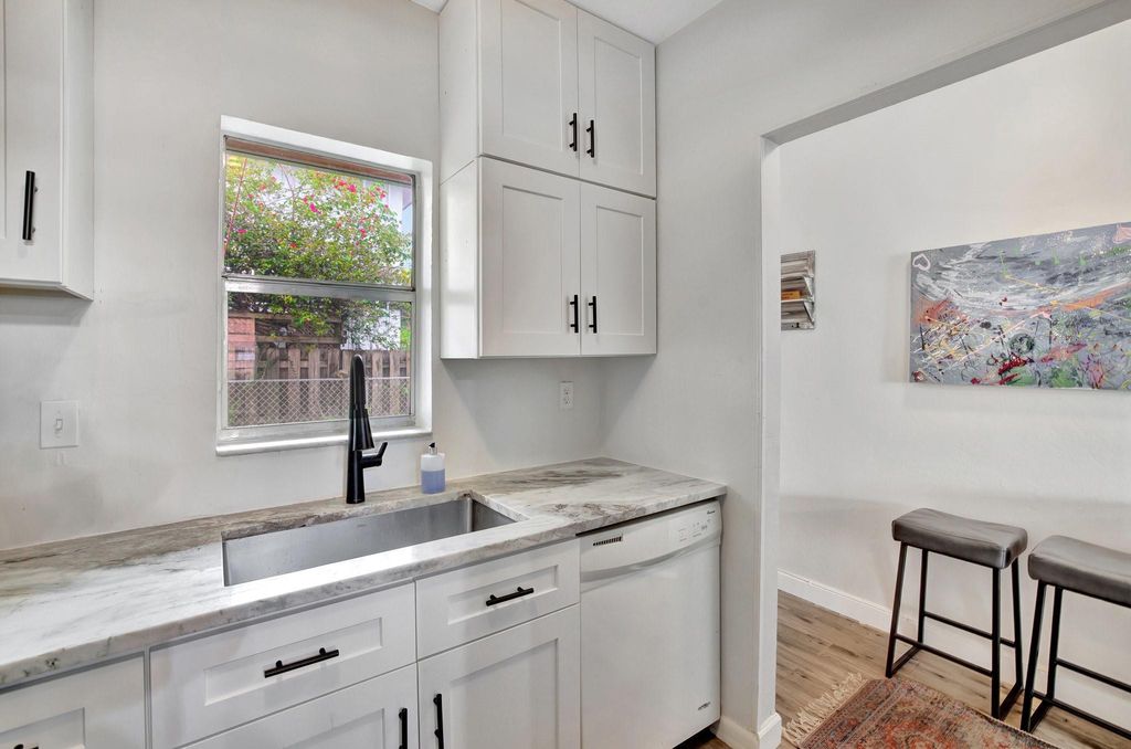 1450 N Riverside Drive #102, photo 9