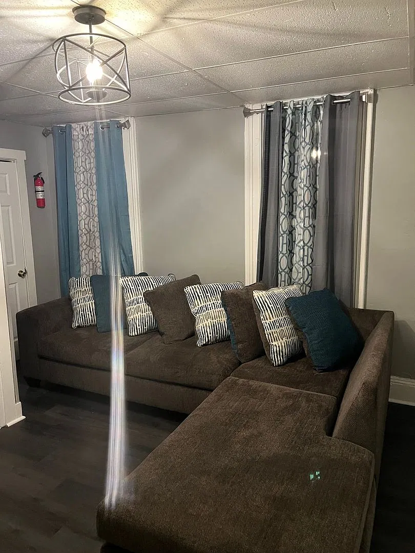 Spacious 4BR House in Springfield — Photo 1