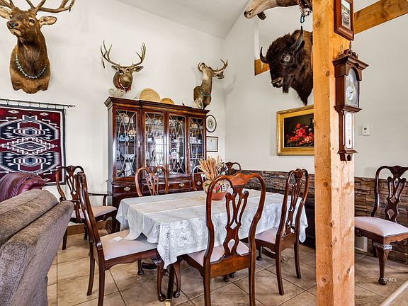 4th image of 220 Rhonda Rd