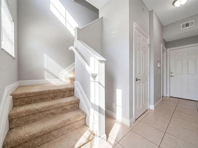 261 SW 6th Pl — Photo 35