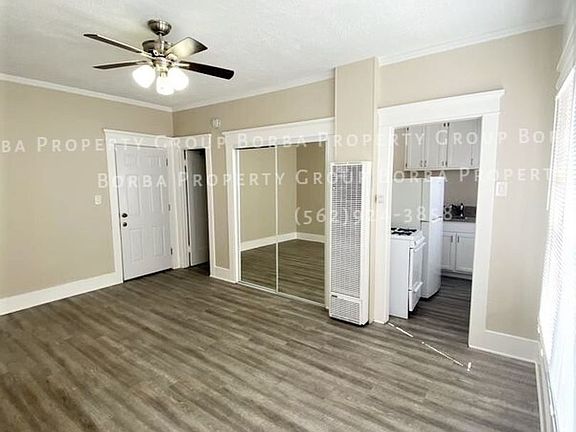4th image of 300-309 N Broadway St #15
