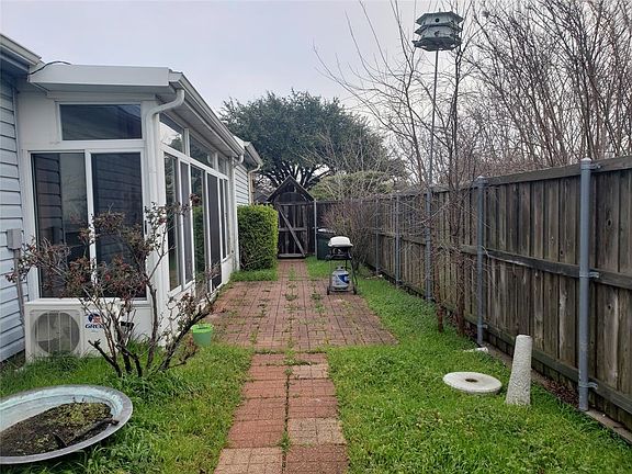 3rd image of 2531 Millcroft Ln
