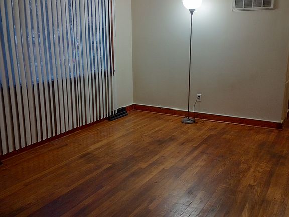 3rd image of 2112 N Whitehill Dr
