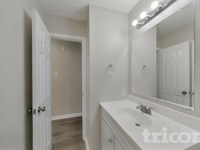 16027 Hidden Acres Dr — Photo 15