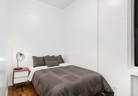 2nd image of 90 Bank St #4B