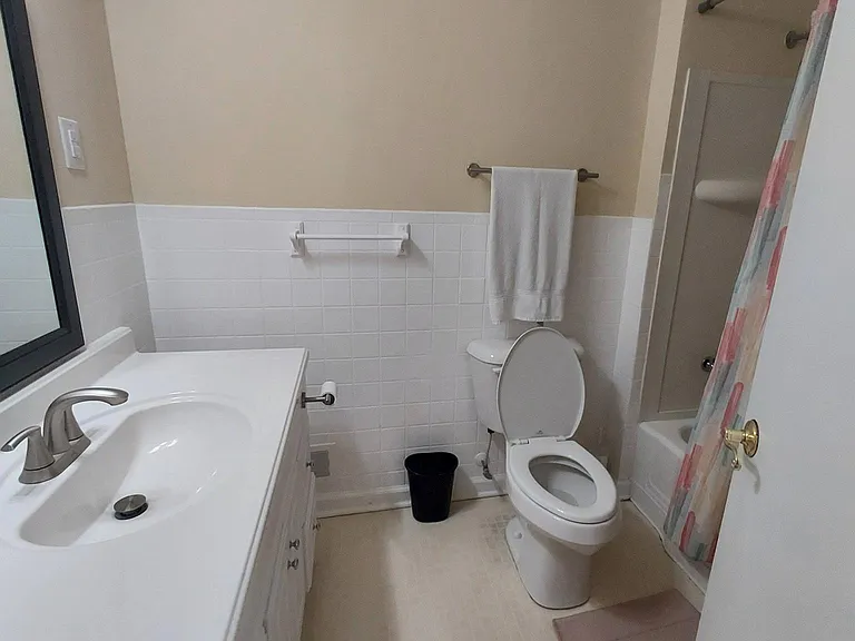 1316 Roberts St — Photo 6