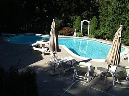 3rd image of 1453 Easton Ave