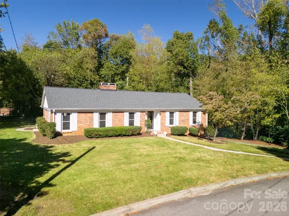 6 Crestwood Ln, Candler, NC 28715