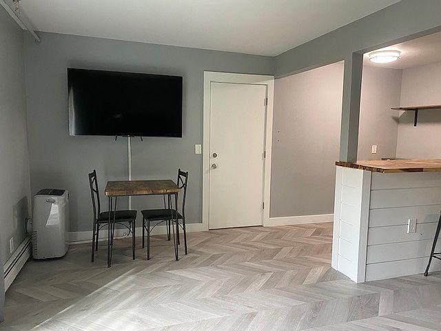 1st image of 146 Woodford St #2