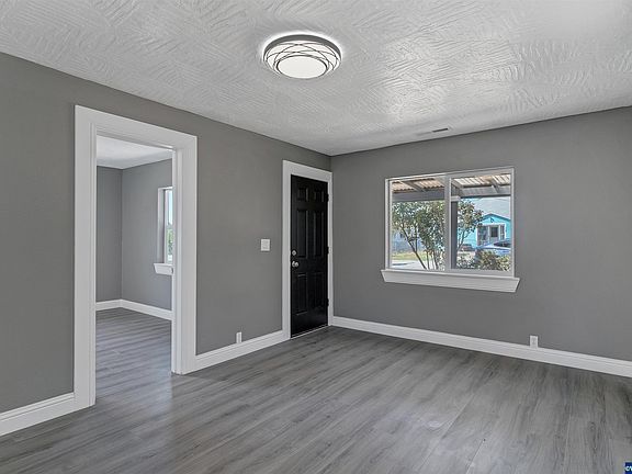 5th image of 3790 Midway Ave NE