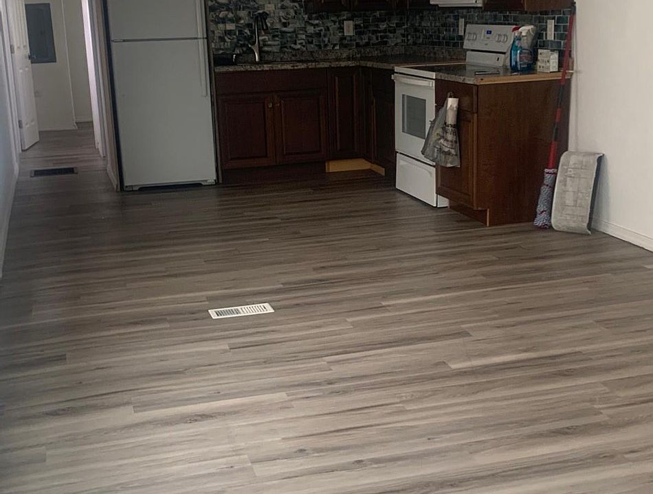 1st image of 594 Suwanee Dr