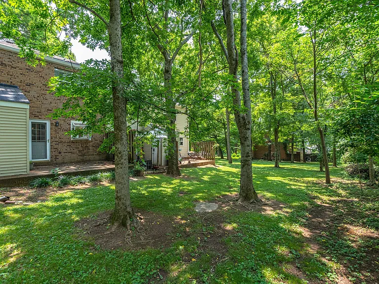 114 Brattlesboro Dr — Photo 31