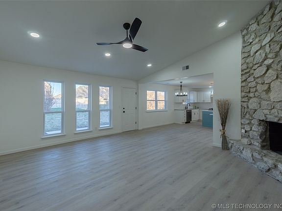 5th image of 10300 N 122nd East Ave